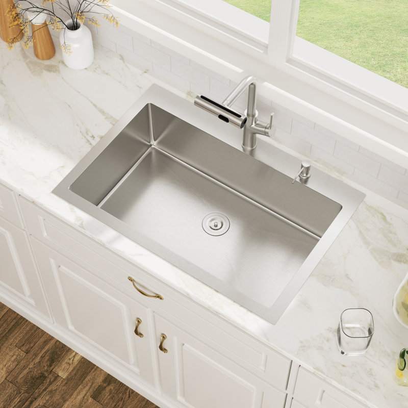 Évier de cuisine à simple cuve en acier inoxydable de calibre 16 L 33 po x l 22 po x P 10 po avec robinet et accessoires