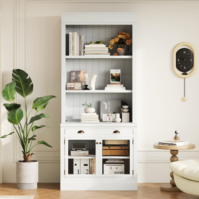 Bibliothèque blanche moderne de 83,4 po de hauteur avec 2 portes en verre trempé, 1 tiroir, tablette ajustable et quincaillerie de tiroir d'oxydation en bois massif, 3 tablettes ouvertes pour l'organisation de la chambre à coucher