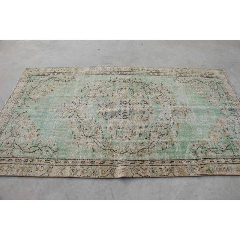 Tapis turc rétro tissé à la main dans des tons de terre, idéal pour ajouter de la chaleur et de la texture à votre salon ou chambre à coucher