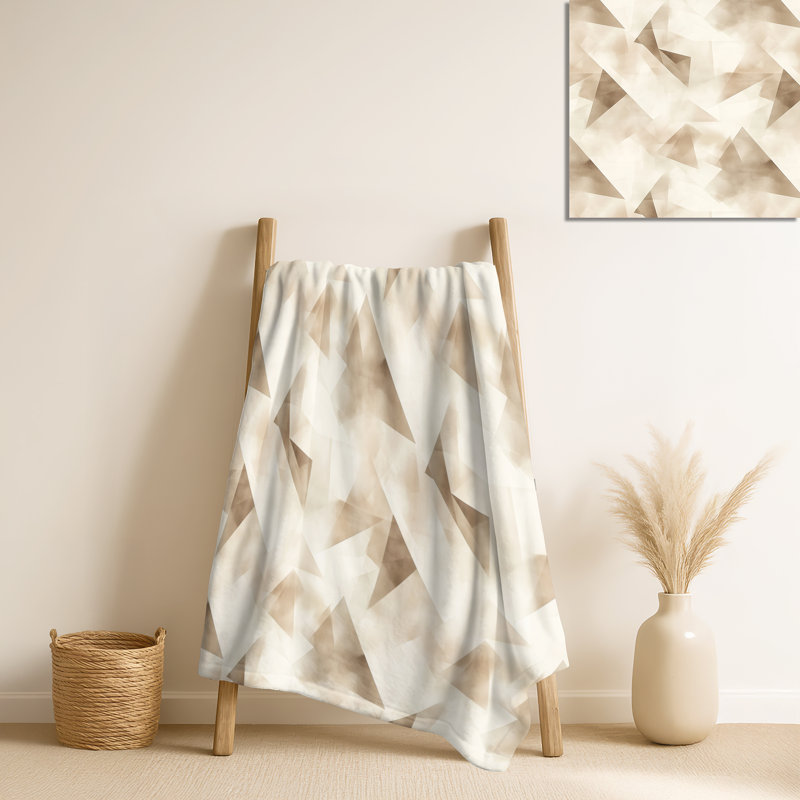 Beige Angles I - couverture géométrique douce, jeté en peluche minimaliste, Light Brown Geometric
