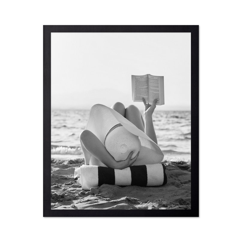Femme lisant à la plage, Unframed, Poster, 16"H x 20"W