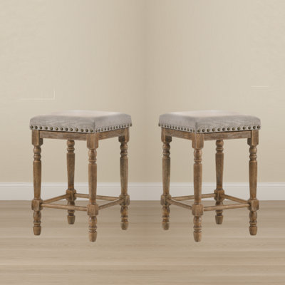 Ensemble de tabourets à hauteur de comptoir 2 pièces à finition chêne et tissu beige avec garniture cloutée et meubles de salle à manger traditionnels en bois