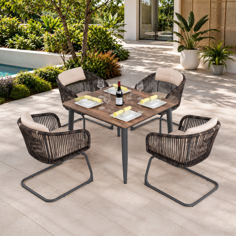 Ensemble repas d'extérieur carré pour 4 personnes avec coussins
