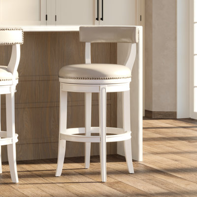 Tabouret de bar 31 po, bois blanc, siège et dossier en similicuir gris, retour automatique à 180 degrés, garniture cloutée, tabouret d'une hauteur de 18,9 po avec cadre de 31 po, structure en bois, revêtement, pieds incurvés, poids de 41,23 lb