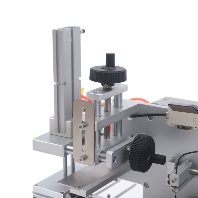Semi Automatic Square Bottle Labeling Machine