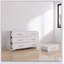Grande commode à 6 tiroirs avec poignées dorées, finition blanche élégante pour beaucoup de rangement et esthétique moderne-413171708