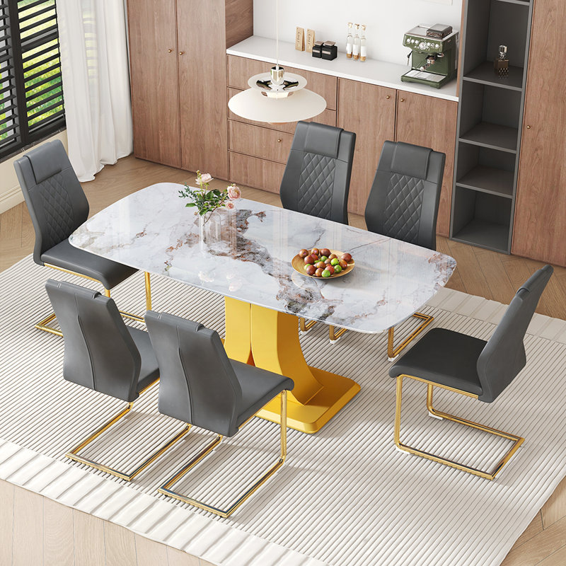Table de salle à manger luxueuse à plateau en verre avec texture en marbre et pieds en forme de C élégants, y compris des fauteuils confortables en polyuréthane