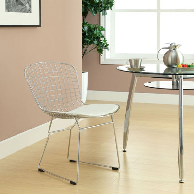 Chaise en fil de fer 