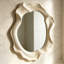 Miroir mural en crème avec cadre en bois ondulé irrégulier-473705708-473705709