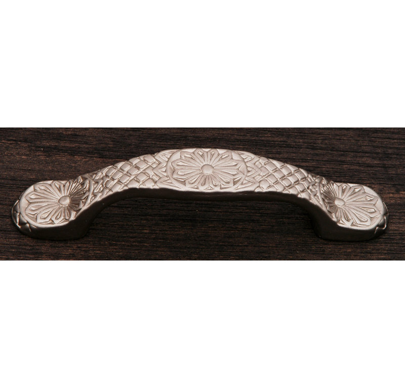 Poignée arquée fleurie 3 po Ornate, Nickel satiné