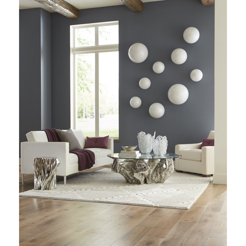 Boule sur le mur, H 17 po x l 17 po x P 17 po