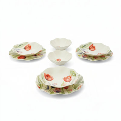 Porcelain Tulip Decorative Dinner Set (Set Of 18)