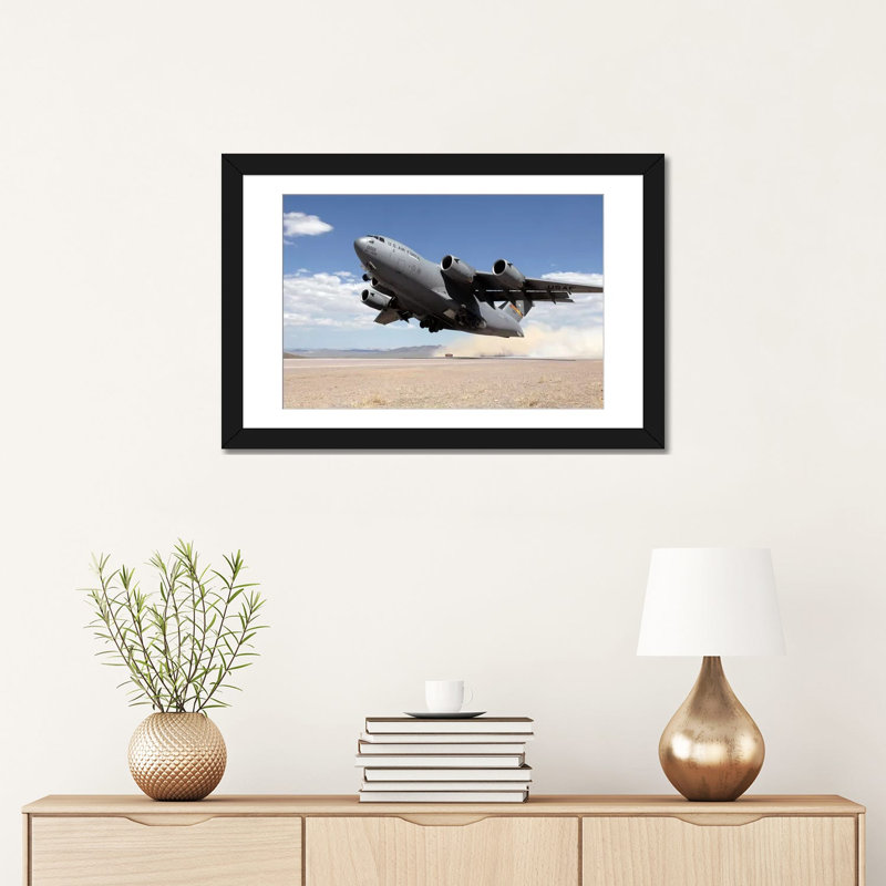 Reproduction de photo sur toile, "a c-17 globemaster departs from the tonopah piste", H 16 po x l 24 po x P 1 po, Blanc