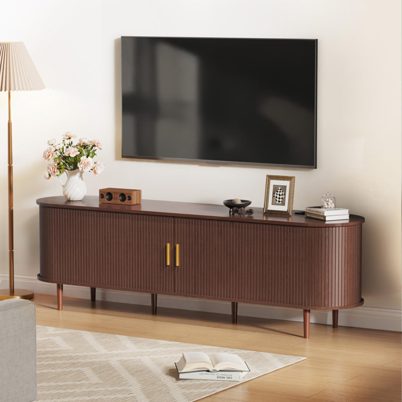 Meuble télé Mid-Century avec prise de courant | Convient aux téléviseurs, portes coulissantes et tablettes réglables, Café