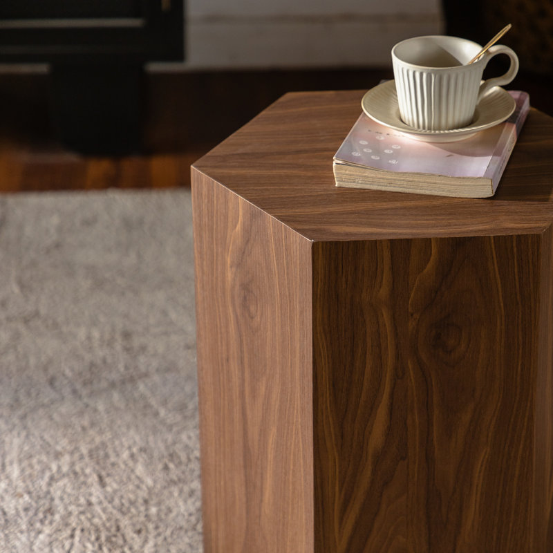 Table d'appoint hexagonale en bois de noyer veiné, entièrement assemblée pour petits appartements, 39,8 x 34 x 48 cm, table basse moderne avec grain, prête à l'emploi dans les espaces de vie.