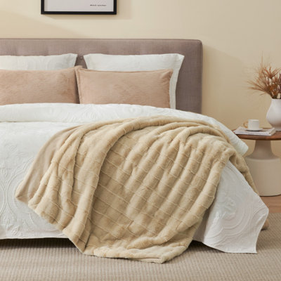 Soft Textured Faux Fur Throw Blanket Fluffy Reversible Bed Blankets