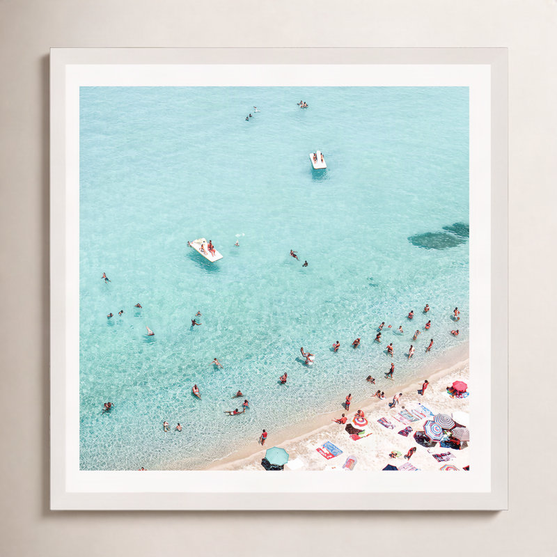 «Uira Beach People» par Sissi et Seb, reproduction sur toile, H 36 po x l 36 po x P 0,75 po, Cadre simple blanc, Oui