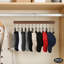 Ensemble de 2 cintres en bois avec cintres en bois et 12 pinces pour vêtements