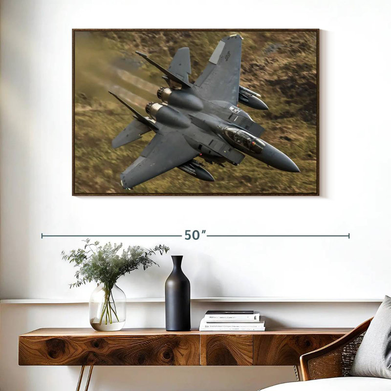 Avion militaire en vol, Cadre flottant en noyer, 40 po x 27 po