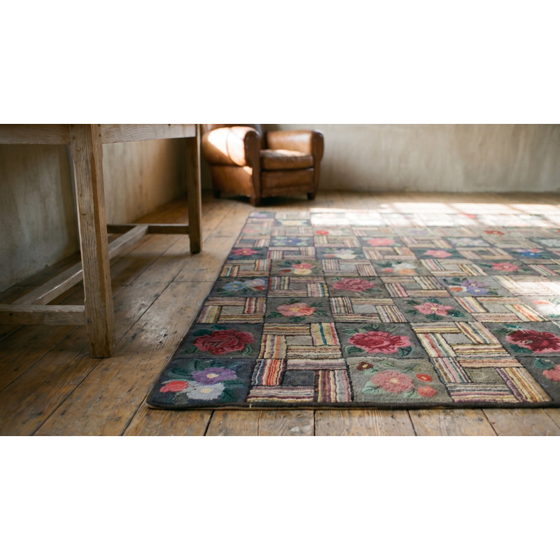 Gray Antique Small Square American Floral Basket Weave Folk Art Design Hooked Rug