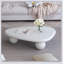 Table basse Cloud avec 3 pieds sphériques, table d'appoint moderne en bois pour les petits espaces de vie