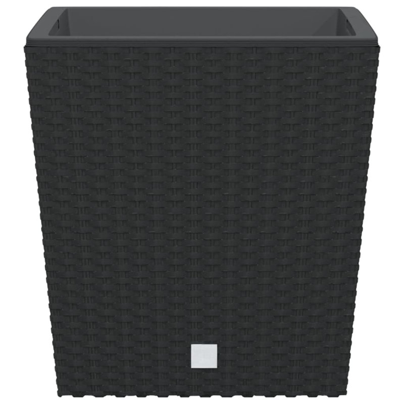 Grow and display your favourite flowers or plants with this planter in a rattan look. It transforms your garden, balcony, backyard, patio, or entrance into a new style!