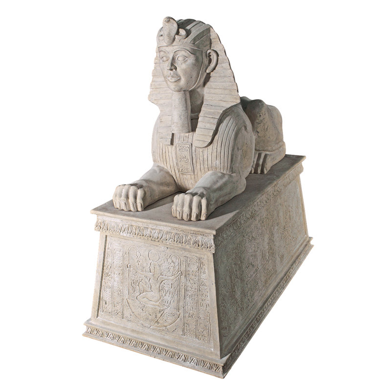Grande statue de sphinx sur un socle égyptien