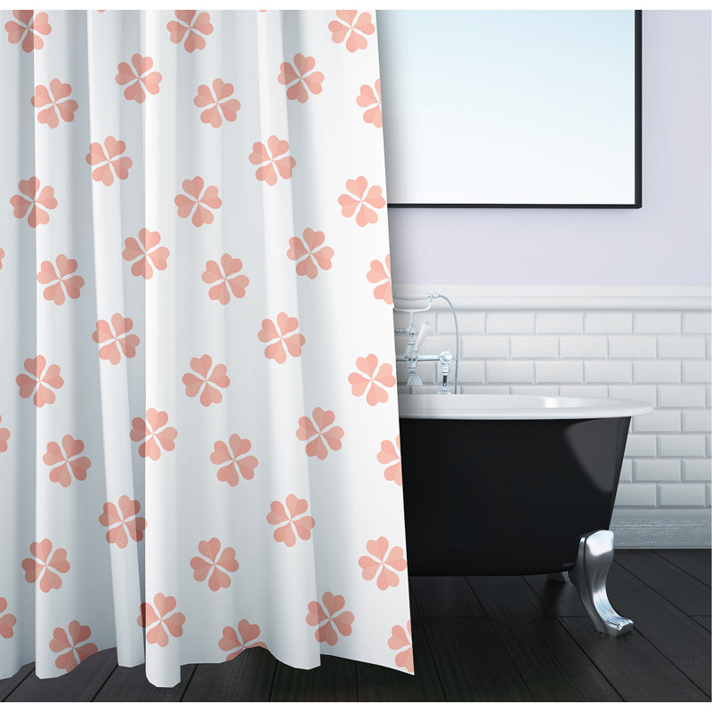 Lucky Patch Shower Curtain, Rouge délavé au soleil