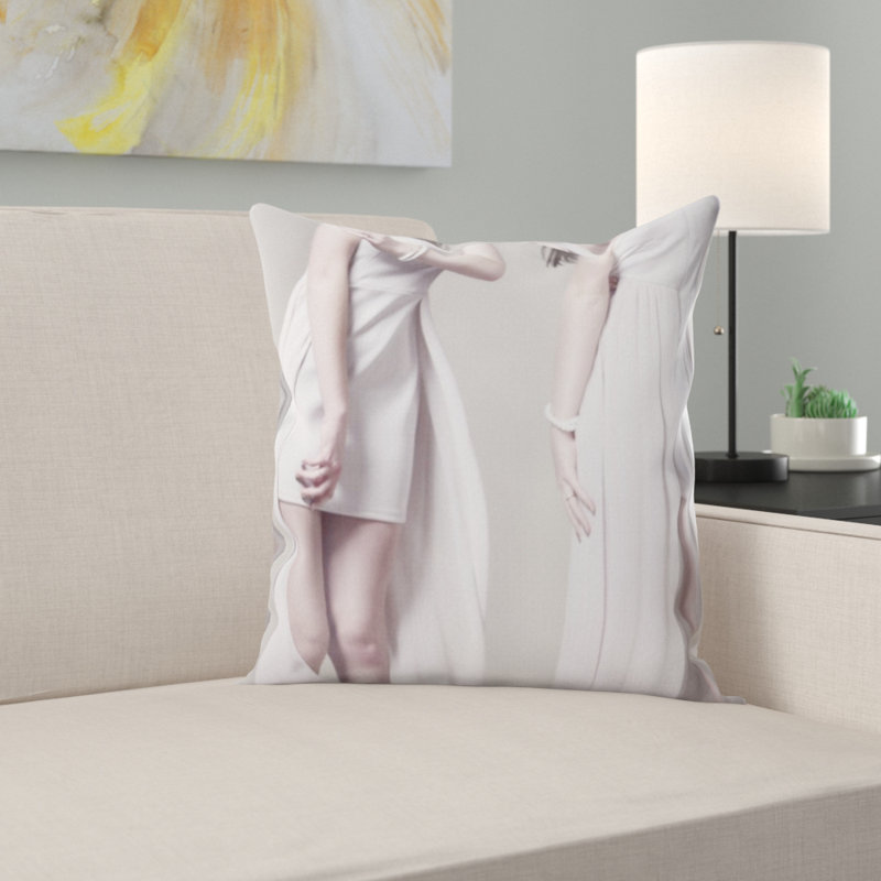 Coussin de vêtements fille