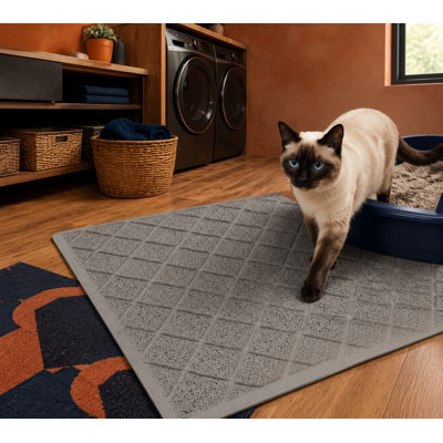 Tapis de litière gris en maille enroulée 24 x 17 avec rainures de récupération ultra-profondes pour un contrôle des projections et moins de dégâts ; sans phtalates, doux pour les pattes et nettoyable par rinçage ou aspiration.