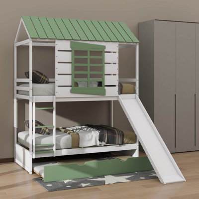 Lit superposé simple au-dessus d'un lit simple avec une conception de maison, avec une glissade transformable et un lit gigogne