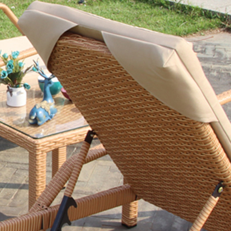Chaise longue réglable en rotin pour l'extérieur