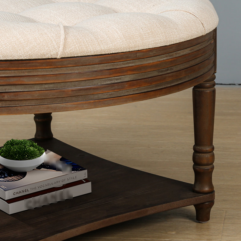 Table basse ronde avec pattes en bois - Revêtement en lin beige et blanc et rangement
