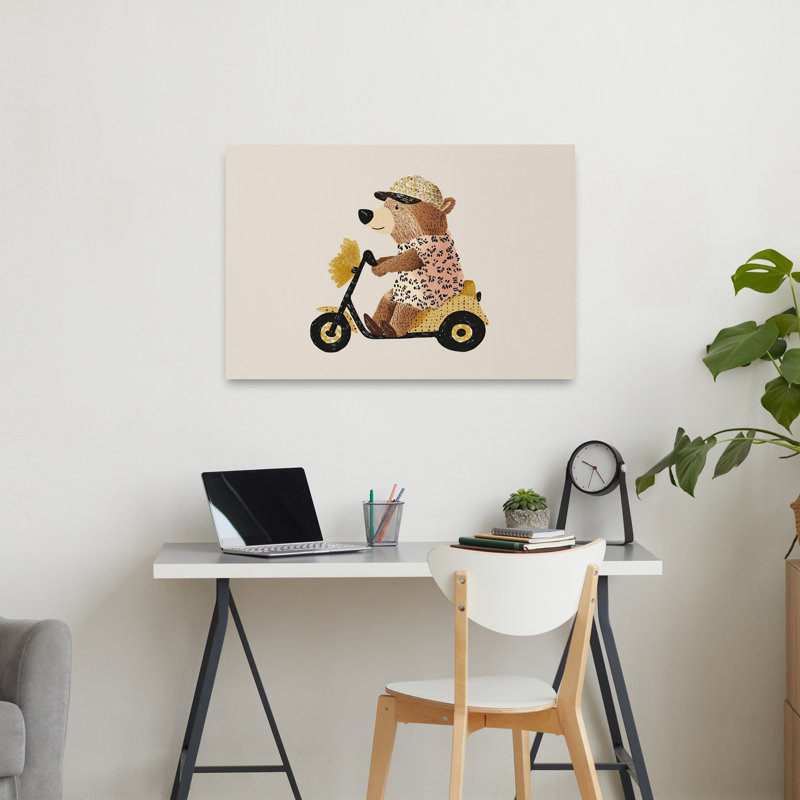 Reproduction d'art mural Playful Bear On Scooter, H 24 po x l 36 po
