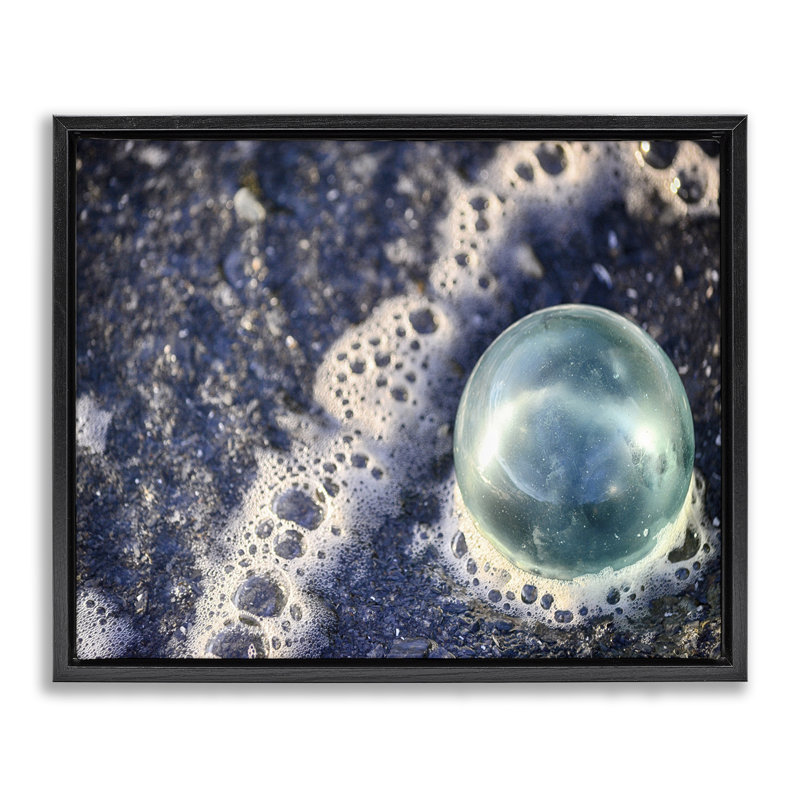  «Beach Beach» par Savanah Plank, Cadre flottant noir de jais, H 17 po x l 21 po