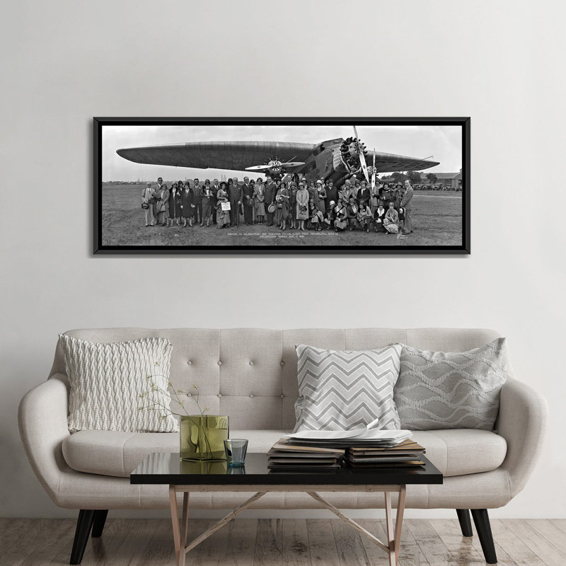 Amelia Earhart Washington Dc Airfield - reproduction de photo sur toile, H 12 po x l 36 po x P 1,5 po, Toile avec cadre noir