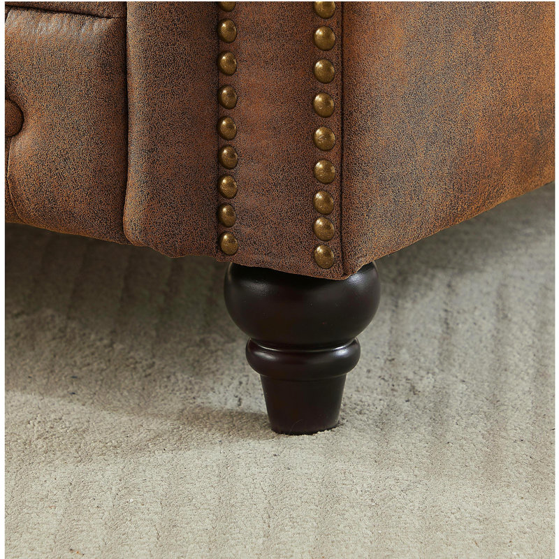 Canapé Chesterfield 3 places en tissu technique de salon avec accoudoirs roulés, boutons et 2 coussins pour un confort élégant
