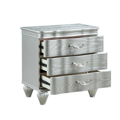 Chambre à coucher 3 Table de chevet à finition argentée - et armoire chic avec 3 tiroirs au look moderne