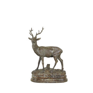 Sculpture bronze sur fond de table cerf