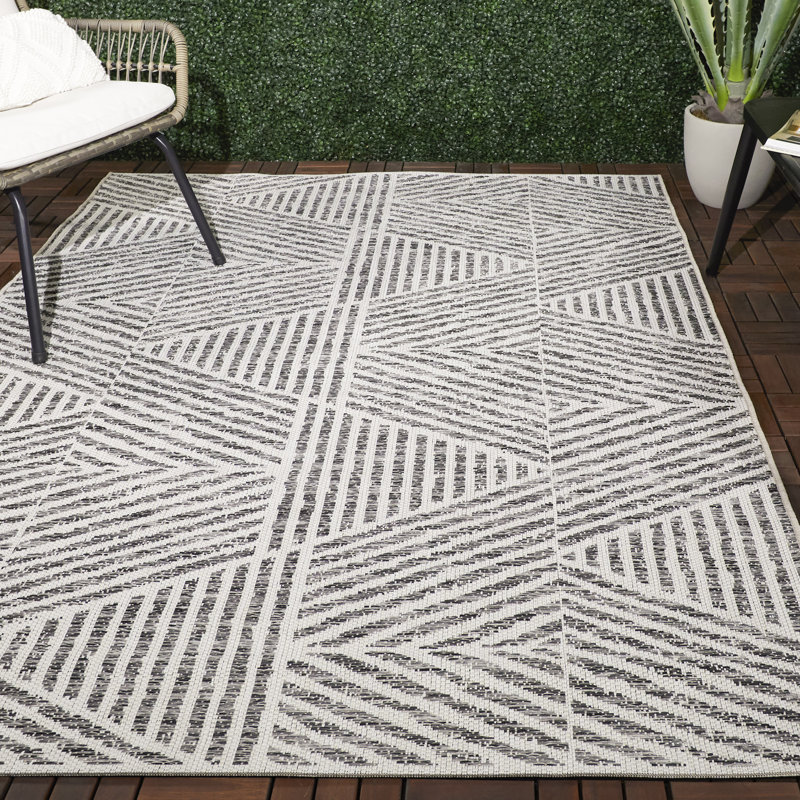 Silva Geometric and Striped Indoor / Outdoor Area Rug , Rectangle 5'4" x 7'