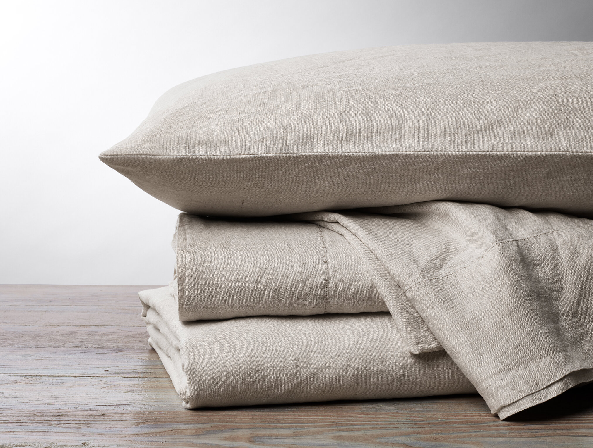 Coyuchi Organic Relaxed Linen Pillowcase Set - Natural Chambray - Size Standard