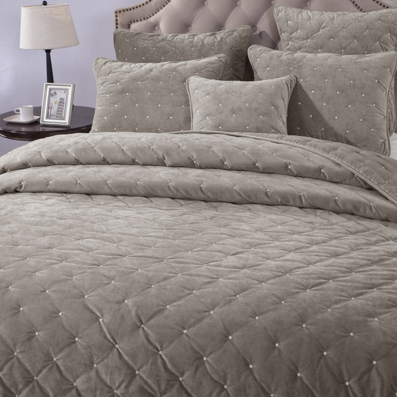 Polyester Velvet Quilt, Queen Quilt + 2 Standard Shams, Brown