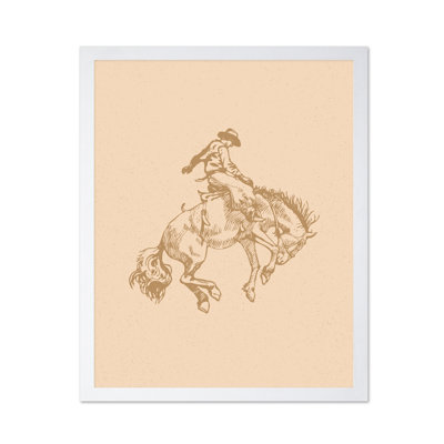 Cowboy beige chevauchant un cheval sauvage