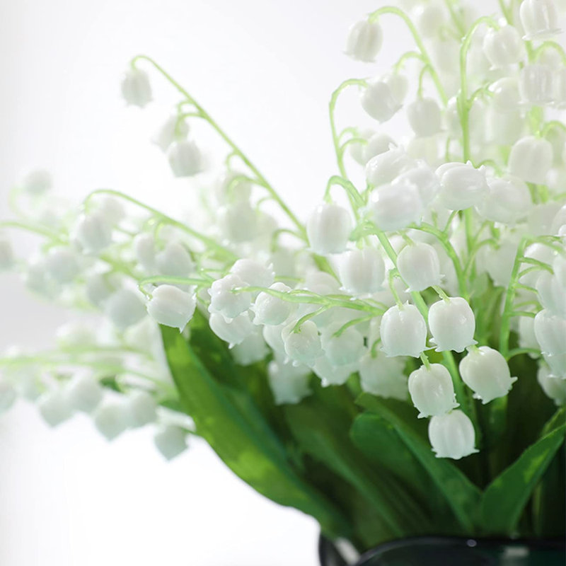 Tiges de fleurs artificielles blanches au muguet