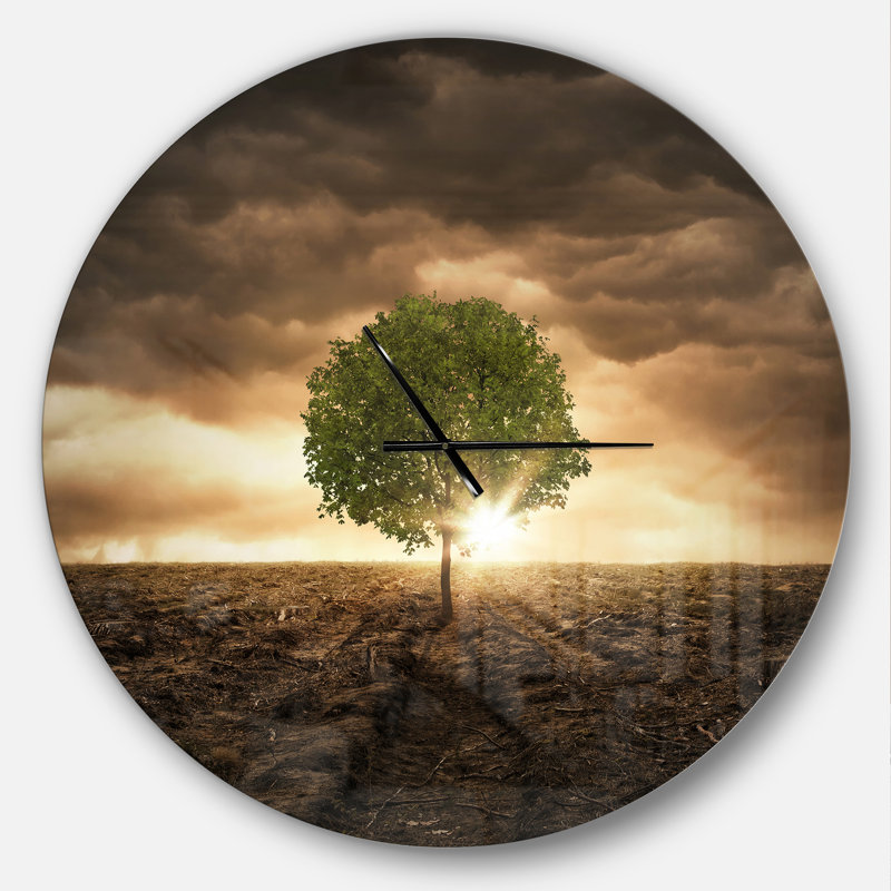 Arbre solitaire sous un ciel dramatique - horloge murale moderne, Surdimensionné