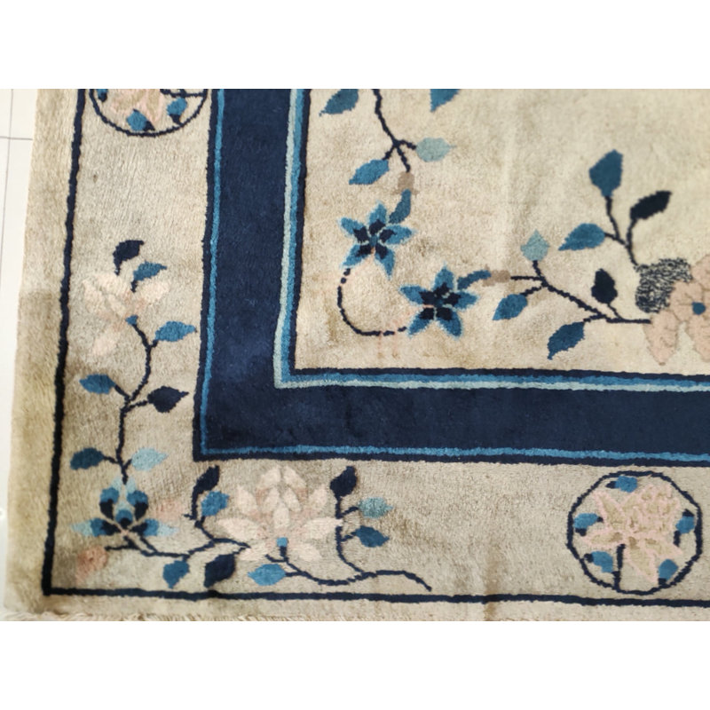 Tapis beige crème crème en laine noué à la main des années 1930