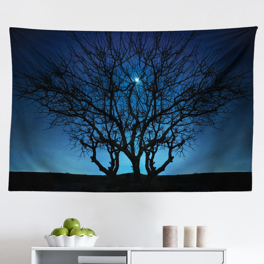 Wandbehang Baum unter klarem Nachthimmel mit Mond und Sternen Galaxy Natur Landschaft