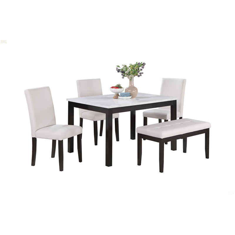 Ensemble repas avec chaises et banc