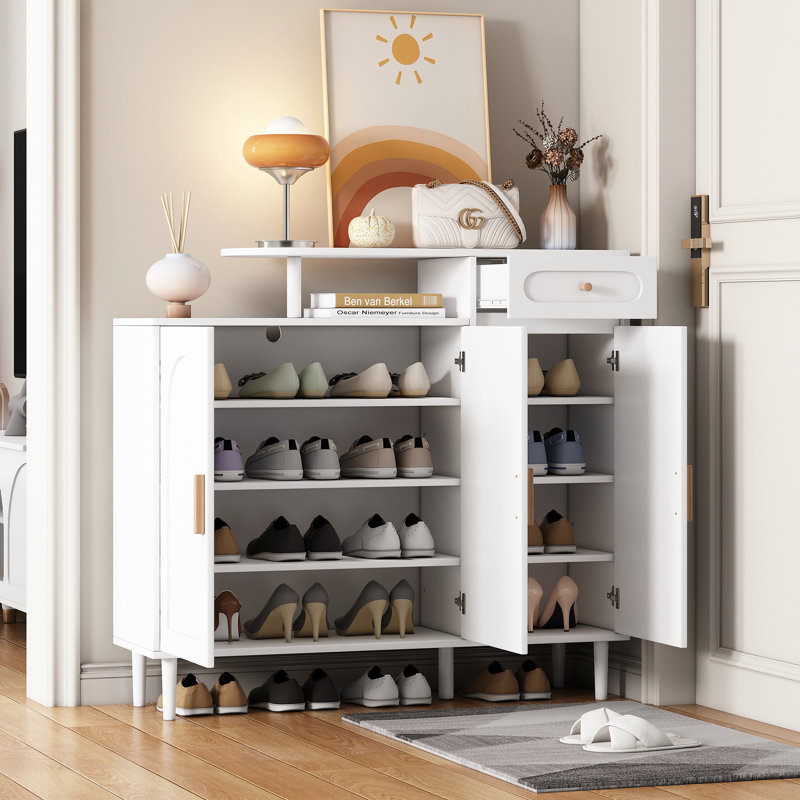 Armoire à chaussures élégante avec portes et tiroirs arqués, buffet de rangement de style crème avec tablettes réglables et pieds en bois massif