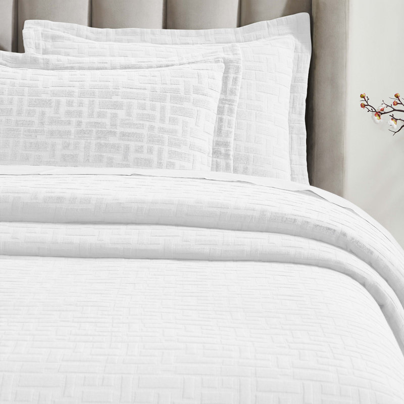 Madrid Cotton Medium Weight Geometric Matelasse Bedspread And Sham Set, Full Bedspread + 2 Standard Shams, White